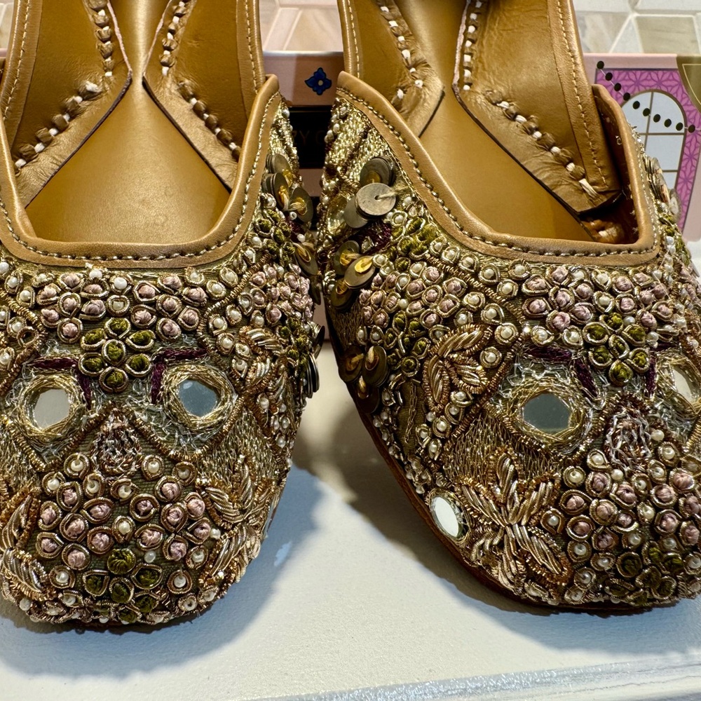 Fizzy Goblet x Payal Singhal : gold Jutti [BRAND NEW, UNWORN & ORIGINAL WRAP] - Picture 2 of 4